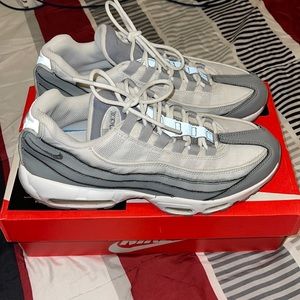 Aix max 95s grey and white good condition